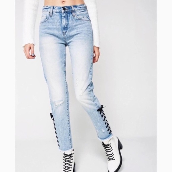 BLANK NYC High Rise Tapered Lace Up Raw Hem Jean - Picture 2 of 8
